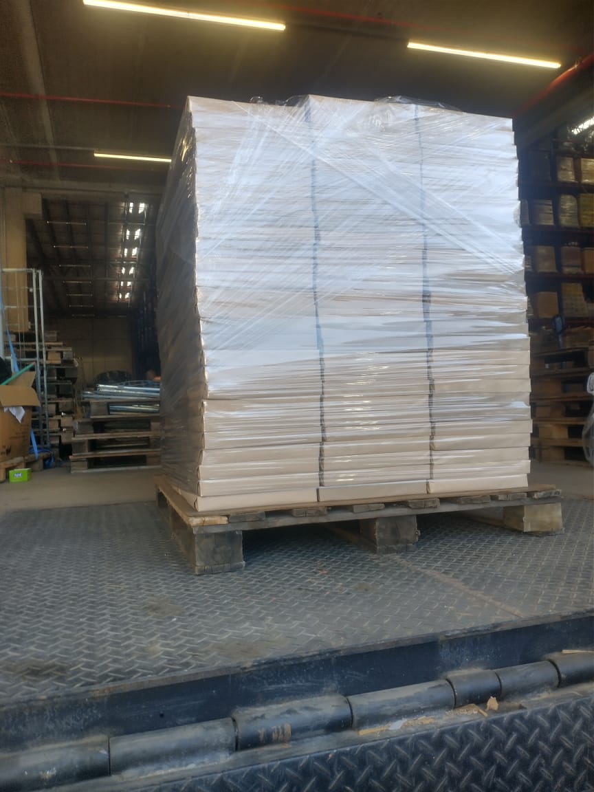 Palete de material impresso embalado e pronto para expedição